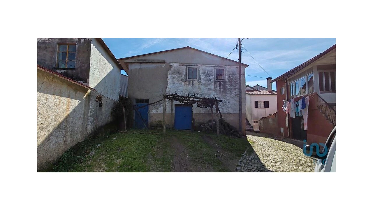 Moradia T3 para Venda em Aguda Foto 2