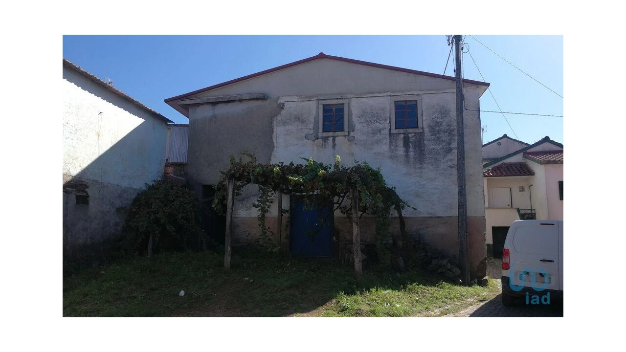 Moradia T3 para Venda em Aguda Foto 1