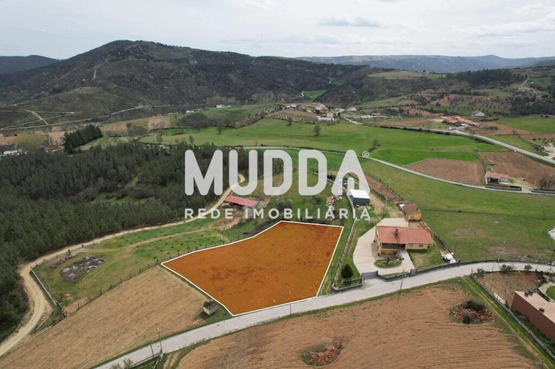 Terreno para Venda em Gimonde Foto 1