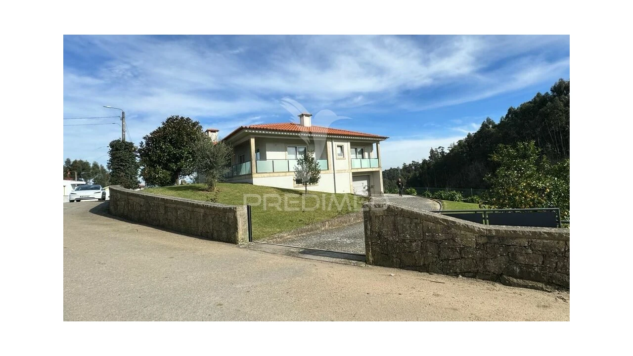 Moradia T4 para Venda em Espinho Foto 6