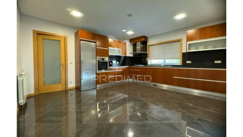 Moradia T4 para Venda em Espinho