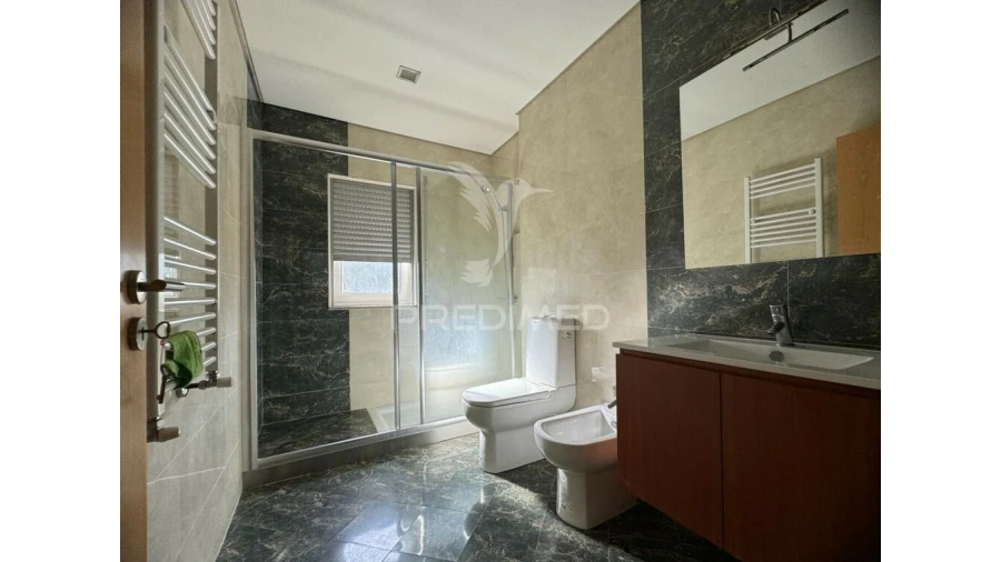 Moradia T3 para Venda em Espinho Foto 9