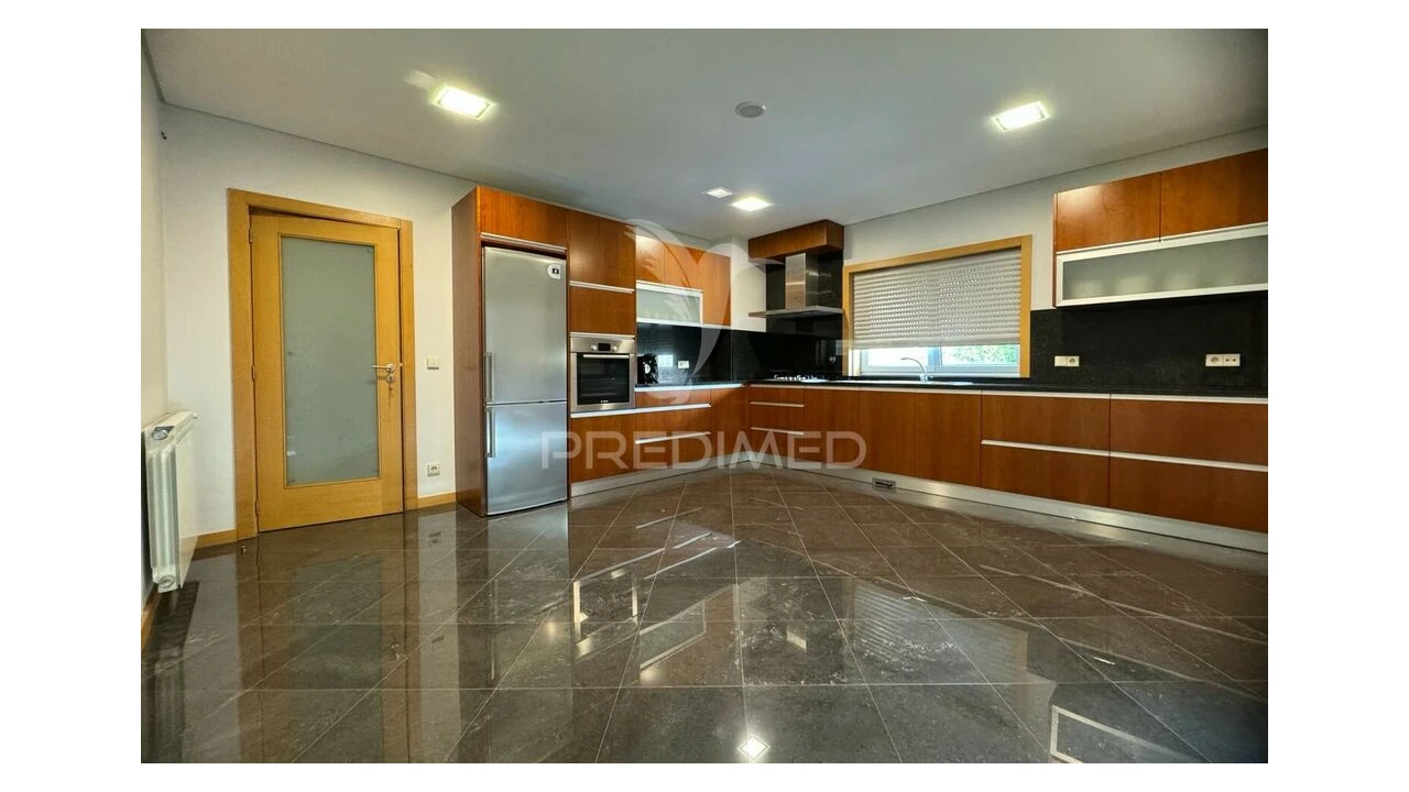 Moradia T4 para Venda em Espinho Foto 11