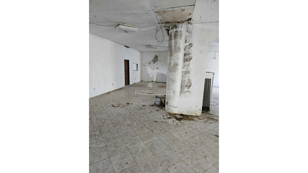 Loja para Venda em Faro (Sé e São Pedro) Foto 1