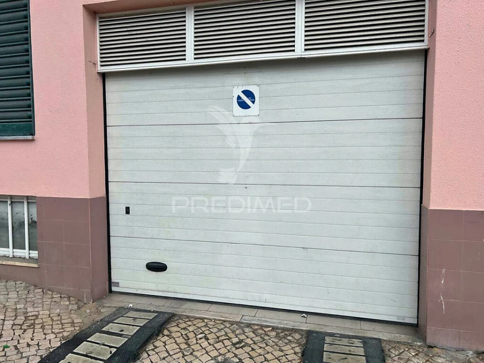 Garagem para Venda em Setubal (São Sebastião) Foto 1