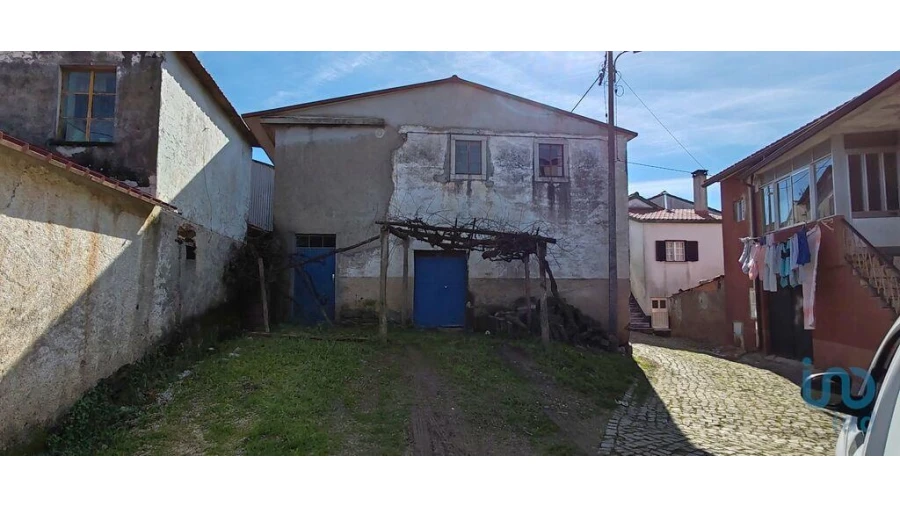 Moradia T3 para Venda em Aguda Foto 2