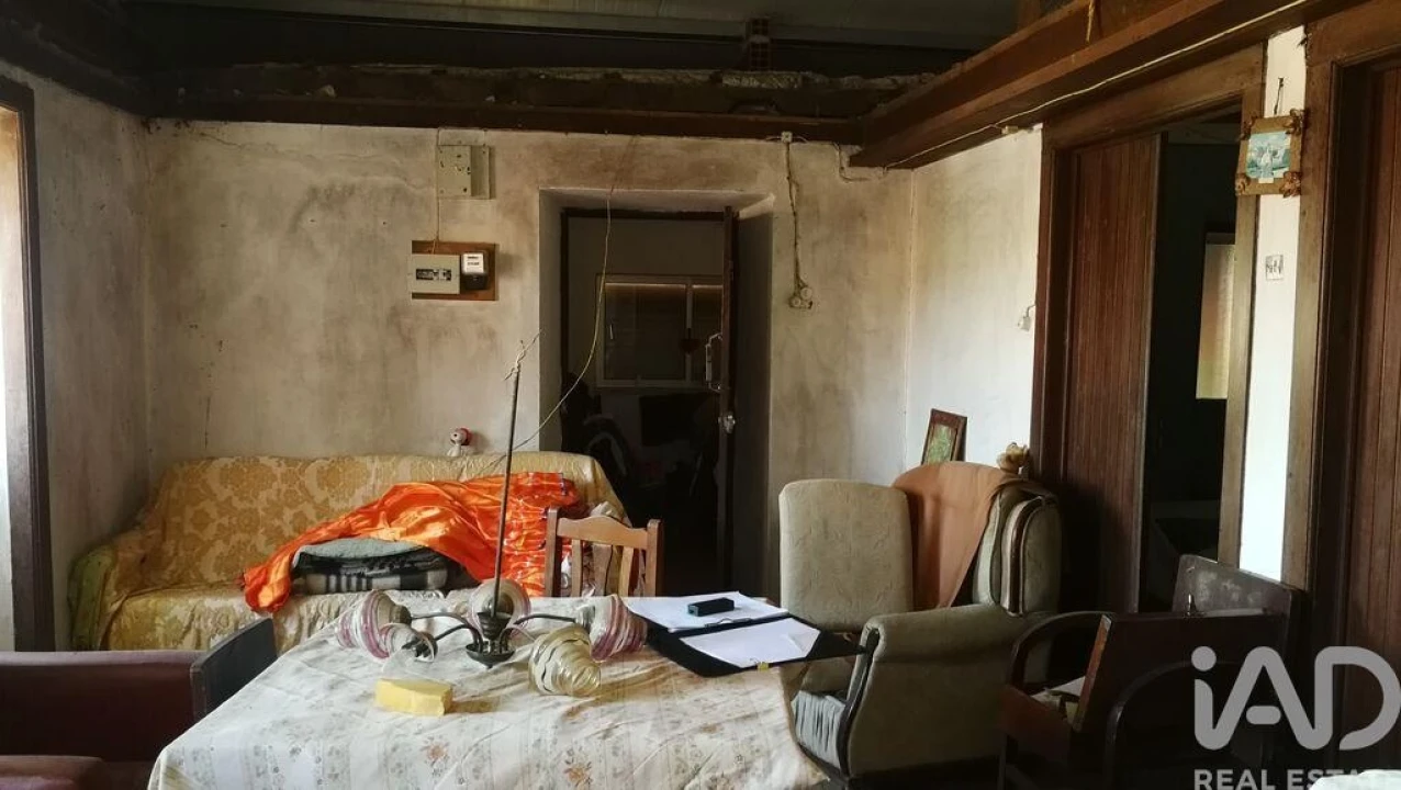 Moradia T3 para Venda em Aguda Foto 24