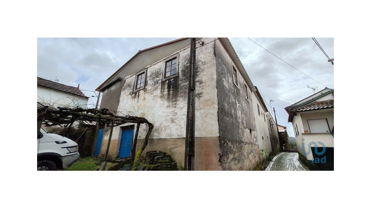 Moradia T3 para Venda em Aguda Foto 1