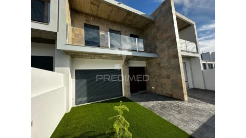 Moradia T4 para Venda em Assunção, Ajuda, Salvador e Santo Ildefonso