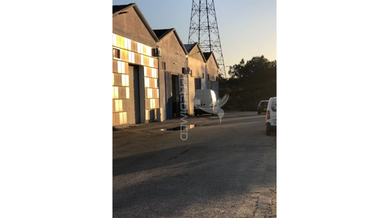 Armazém para Venda em Seixal, Arrentela e Aldeia de Paio Pires Foto 3