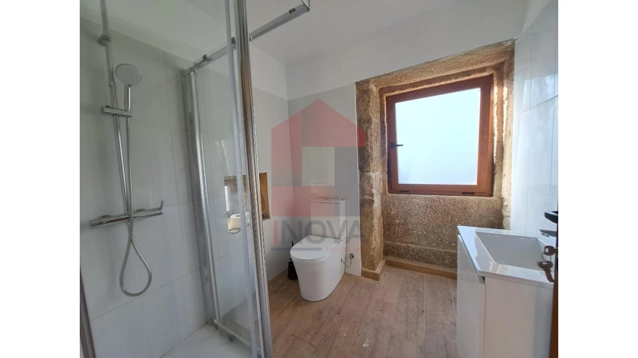 Moradia T4 para Venda em Dossãos Foto 5