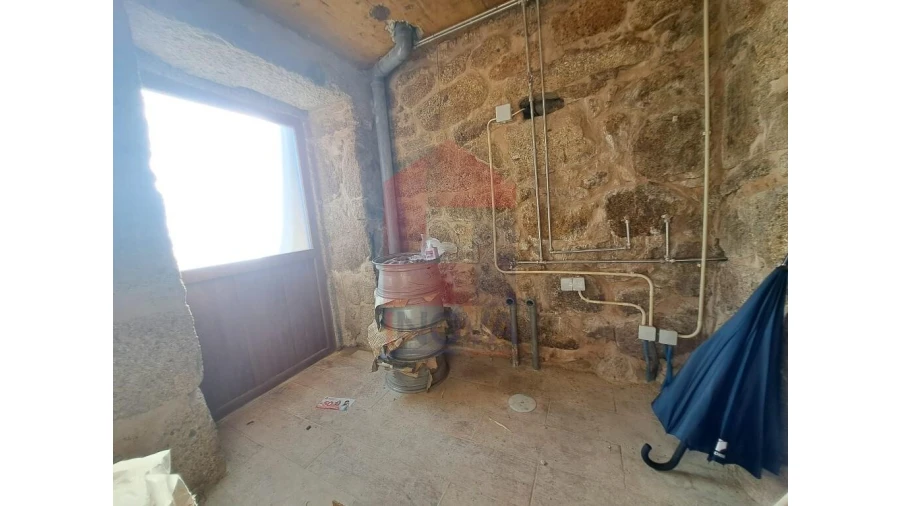 Moradia T4 para Venda em Dossãos Foto 9