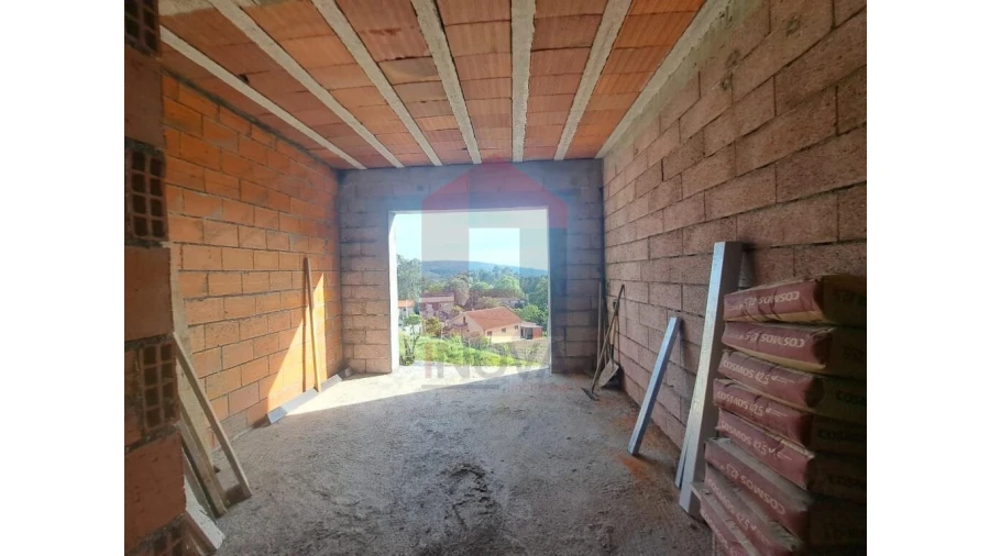 Moradia T4 para Venda em Dossãos Foto 15