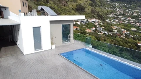 Moradia T2 para Venda em Arco da Calheta