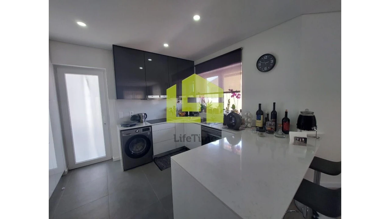 Apartamento T3 para Venda em Buarcos Foto 2