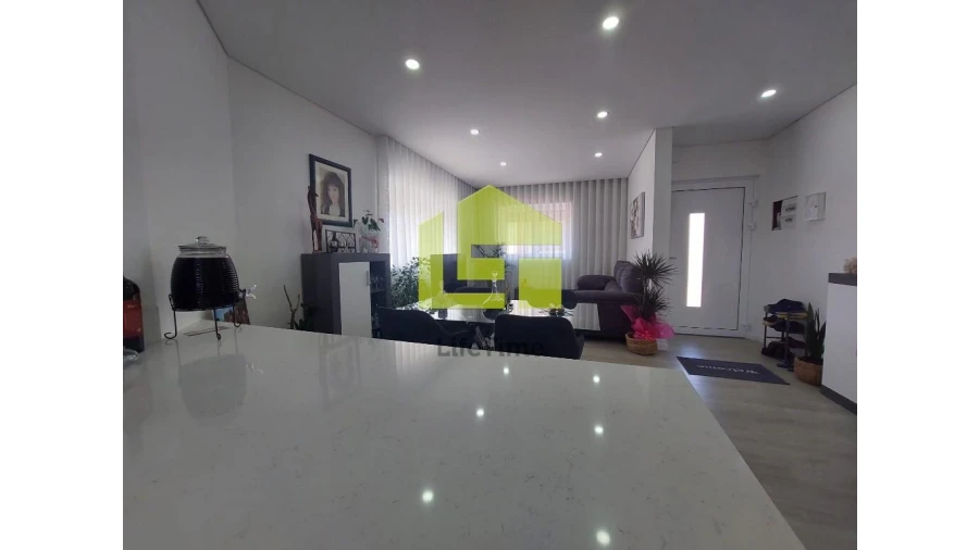Apartamento T3 para Venda em Buarcos Foto 5