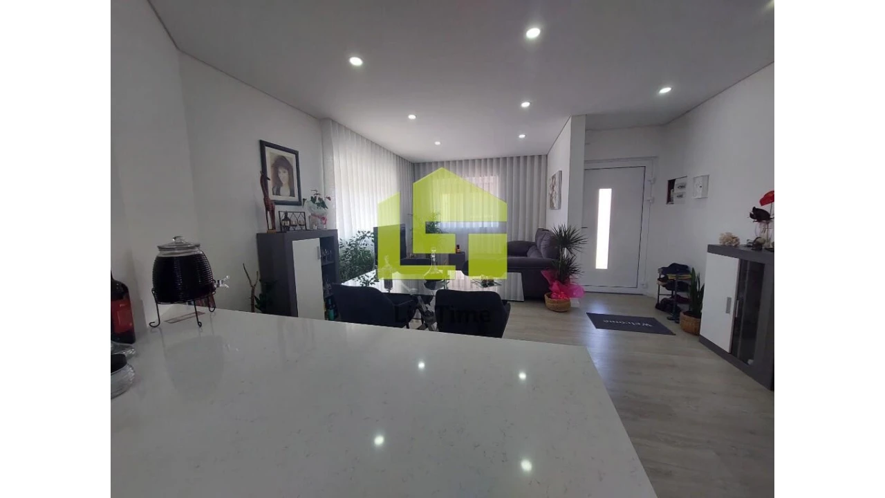 Apartamento T3 para Venda em Buarcos Foto 6