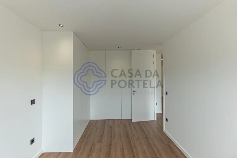 Moradia T3 para Venda em Cidade da Maia Foto 34