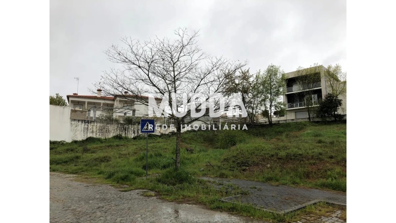 Terreno para Venda em São Pedro de Serracenos Foto 1