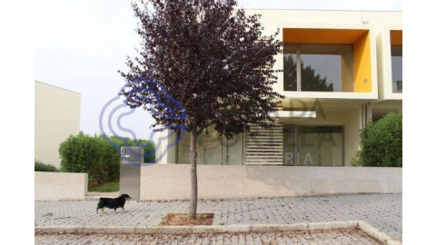 Moradia T5 para Venda em Pedroso e Seixezelo