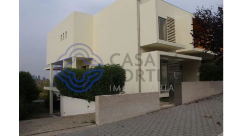 Moradia T5 para Venda em Pedroso e Seixezelo