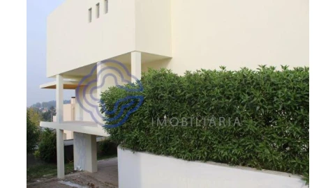 Moradia T5 para Venda em Pedroso e Seixezelo