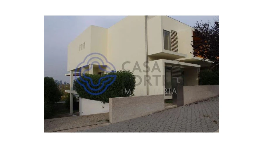 Moradia T5 para Venda em Pedroso e Seixezelo