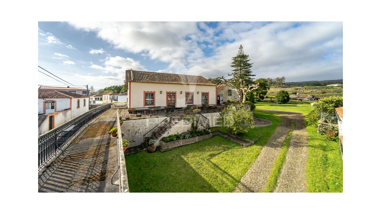 Moradia T1 para Venda em Angra (São Pedro) Foto 1