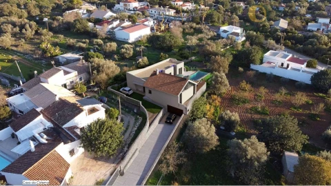 Moradia T3 para Venda em Santa Barbara de Nexe