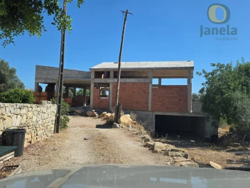 Moradia T3 para Venda em Santa Barbara de Nexe