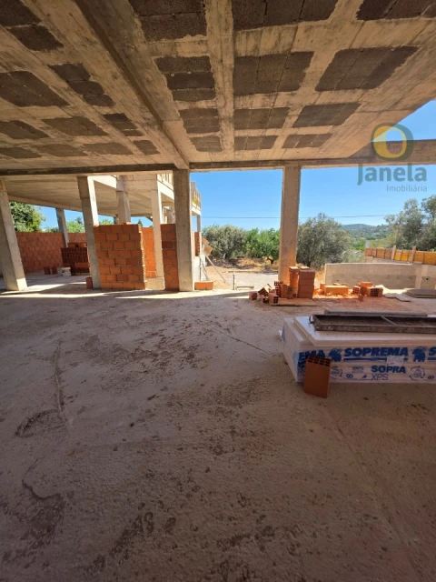 Moradia T3 para Venda em Santa Barbara de Nexe