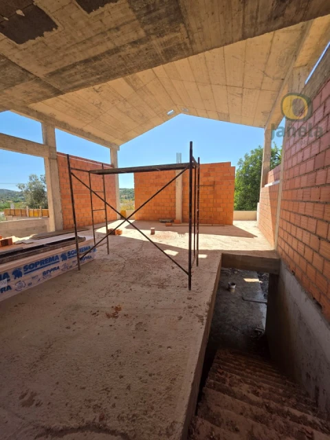 Moradia T3 para Venda em Santa Barbara de Nexe