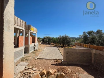 Moradia T3 para Venda em Santa Barbara de Nexe