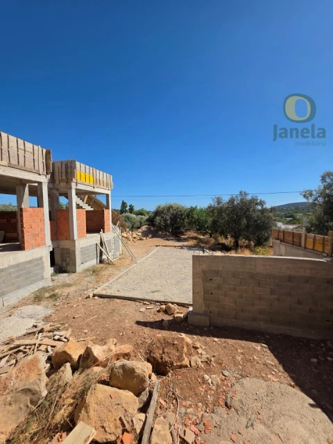 Moradia T3 para Venda em Santa Barbara de Nexe