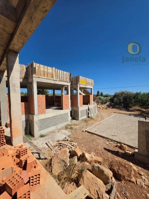 Moradia T3 para Venda em Santa Barbara de Nexe