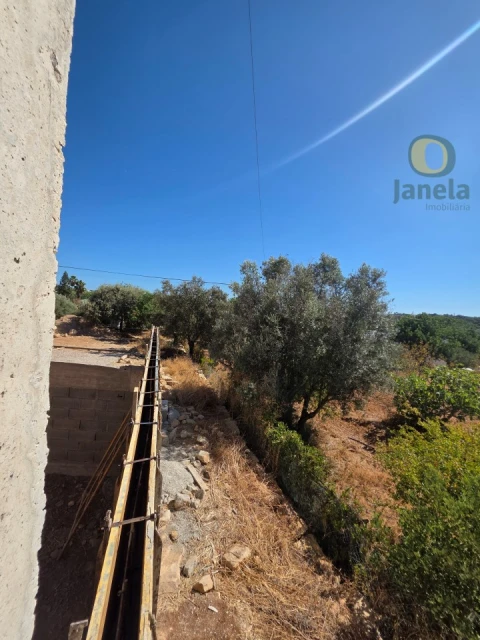 Moradia T3 para Venda em Santa Barbara de Nexe