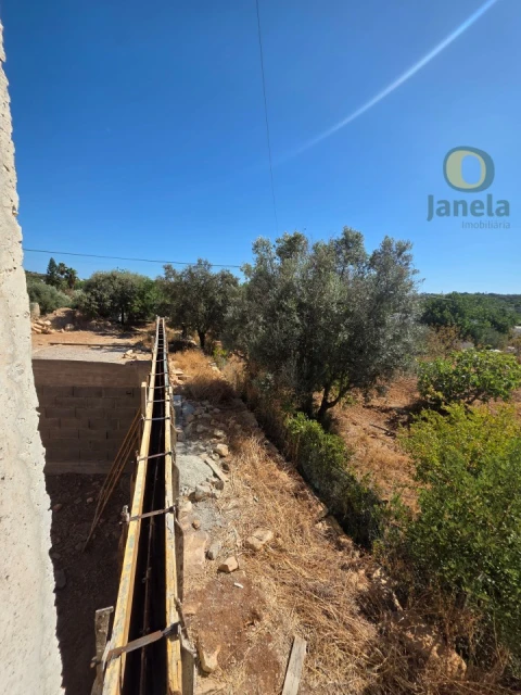 Moradia T3 para Venda em Santa Barbara de Nexe