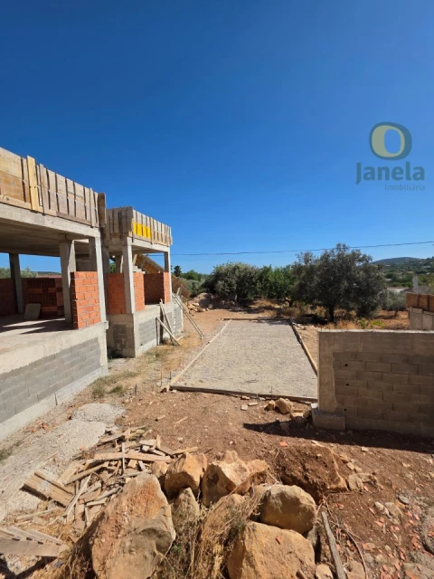 Moradia T3 para Venda em Santa Barbara de Nexe