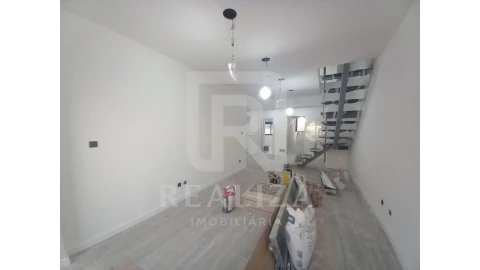 Apartamento T3 para Venda em Costa da Caparica