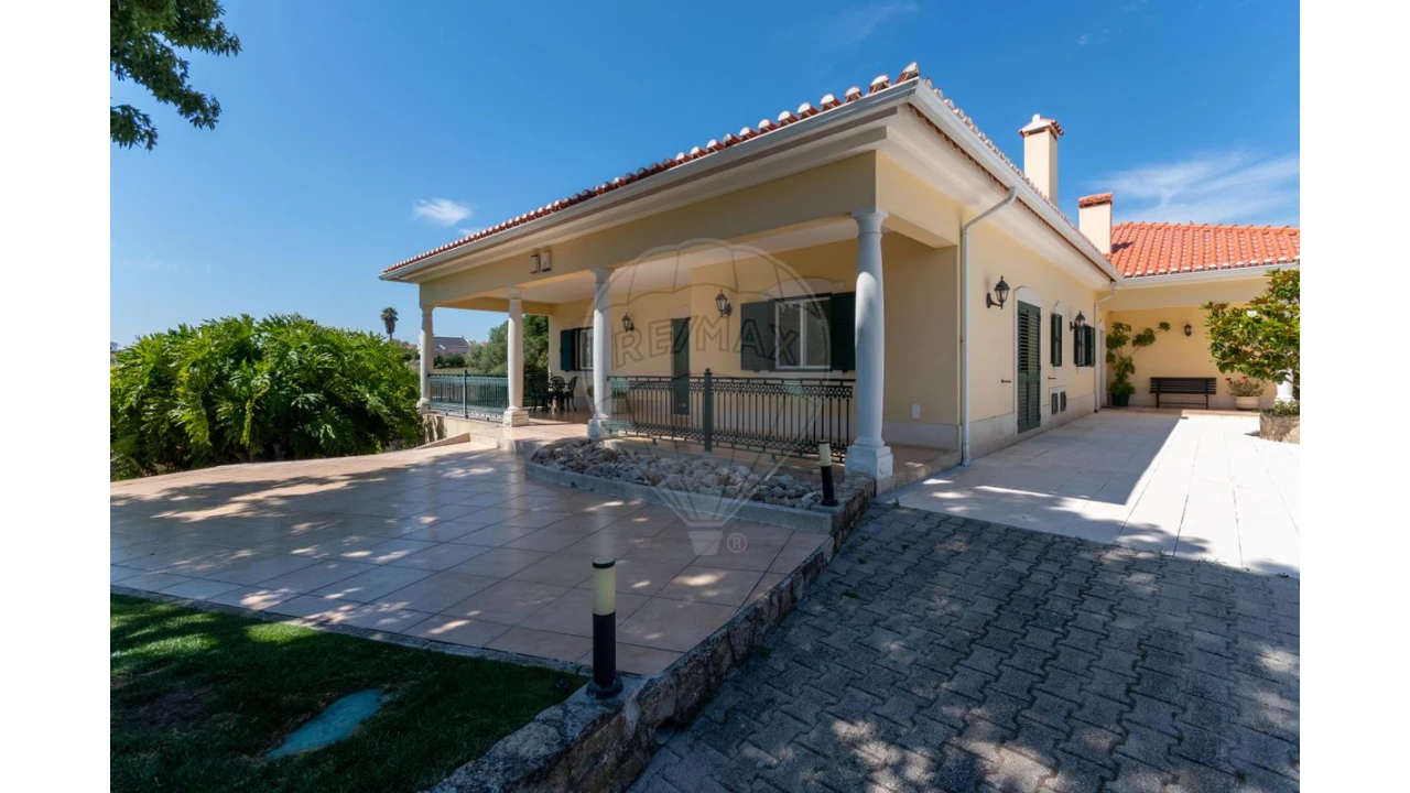 Moradia T5 para Venda em Aveiras de Cima Foto 45