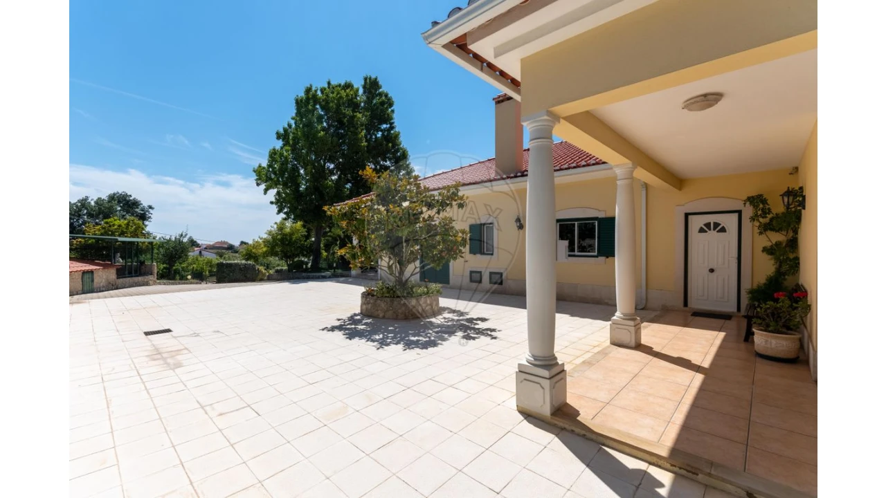 Moradia T5 para Venda em Aveiras de Cima Foto 44