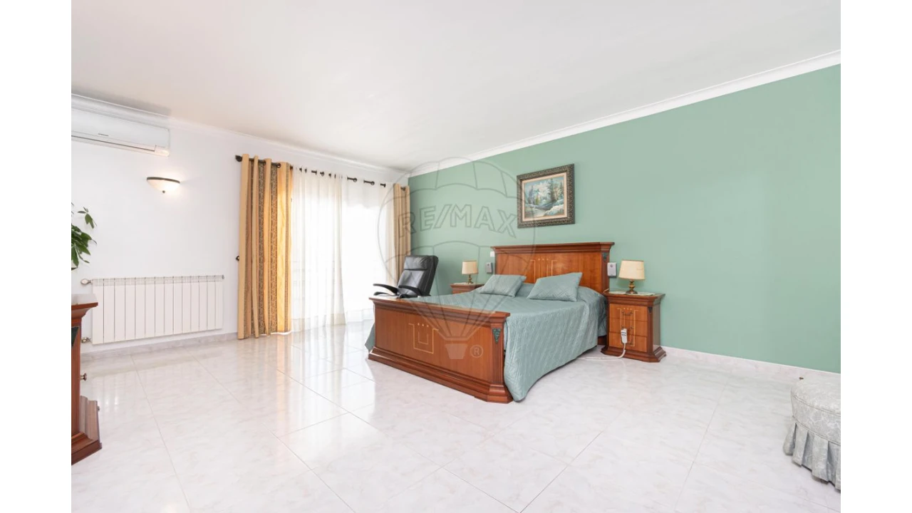 Moradia T5 para Venda em Aveiras de Cima Foto 13