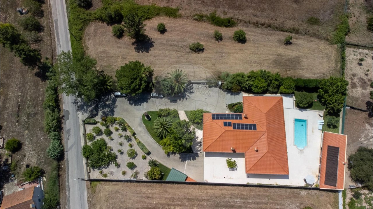 Moradia T5 para Venda em Aveiras de Cima Foto 46