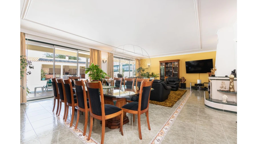 Moradia T5 para Venda em Aveiras de Cima Foto 9