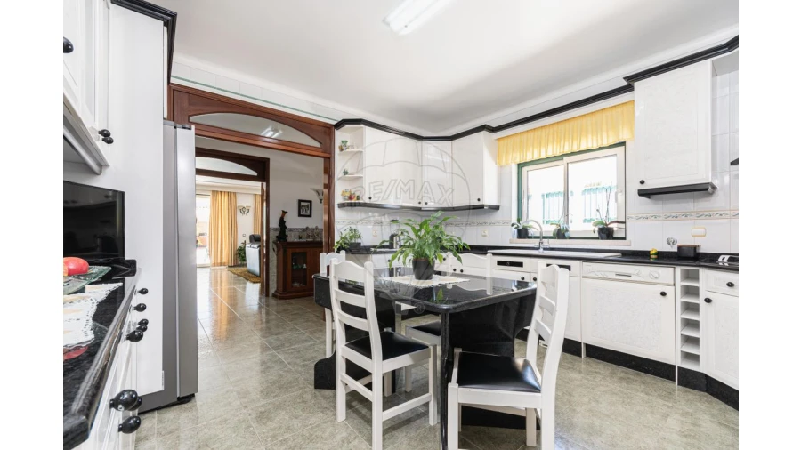 Moradia T5 para Venda em Aveiras de Cima Foto 5