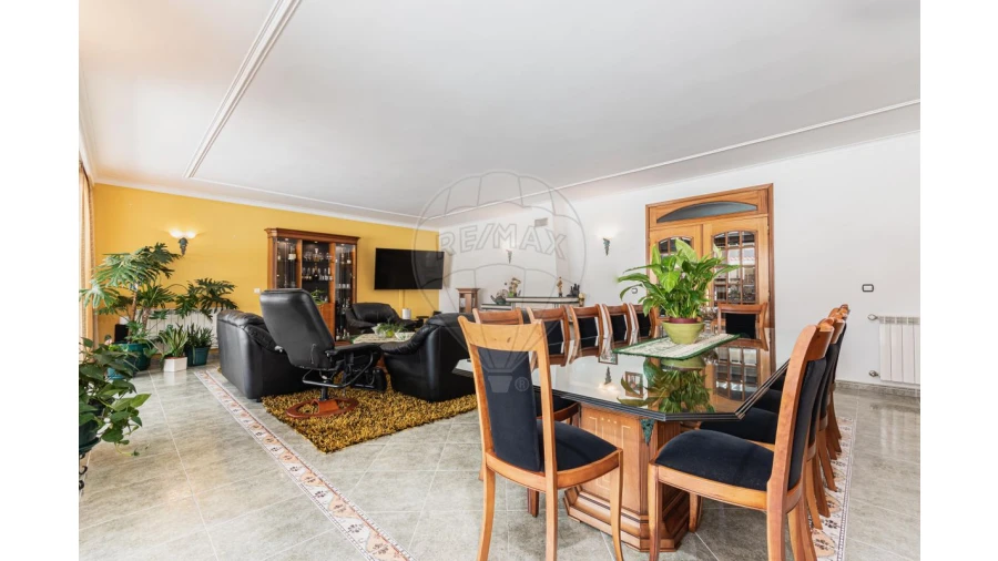 Moradia T5 para Venda em Aveiras de Cima Foto 10