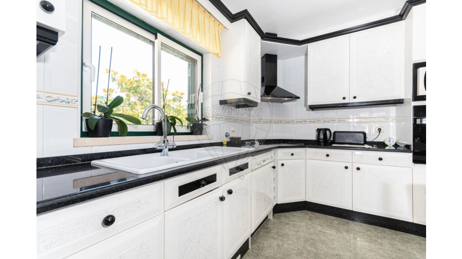 Moradia T5 para Venda em Aveiras de Cima Foto 7