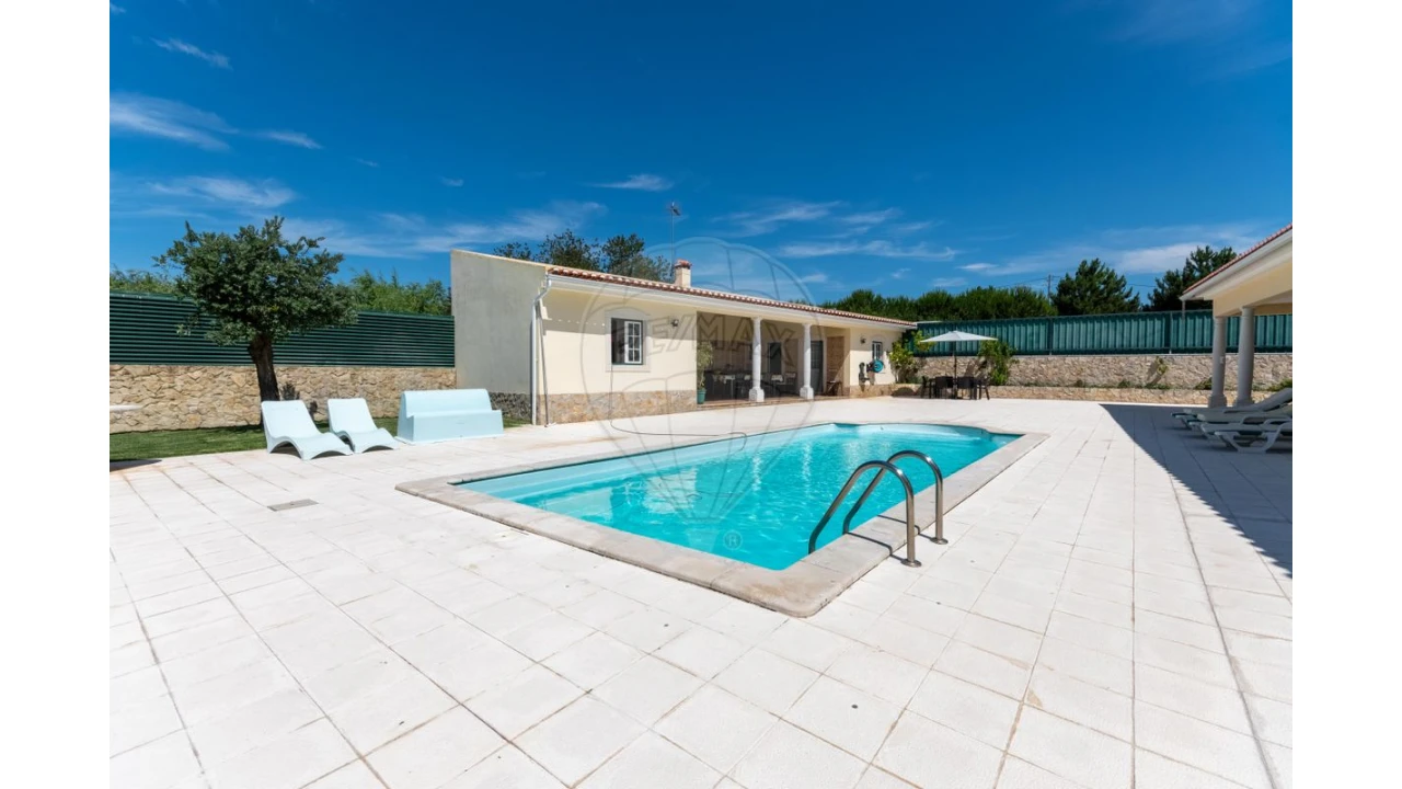 Moradia T5 para Venda em Aveiras de Cima Foto 35