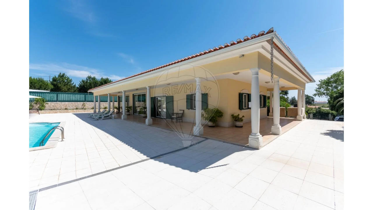 Moradia T5 para Venda em Aveiras de Cima Foto 34