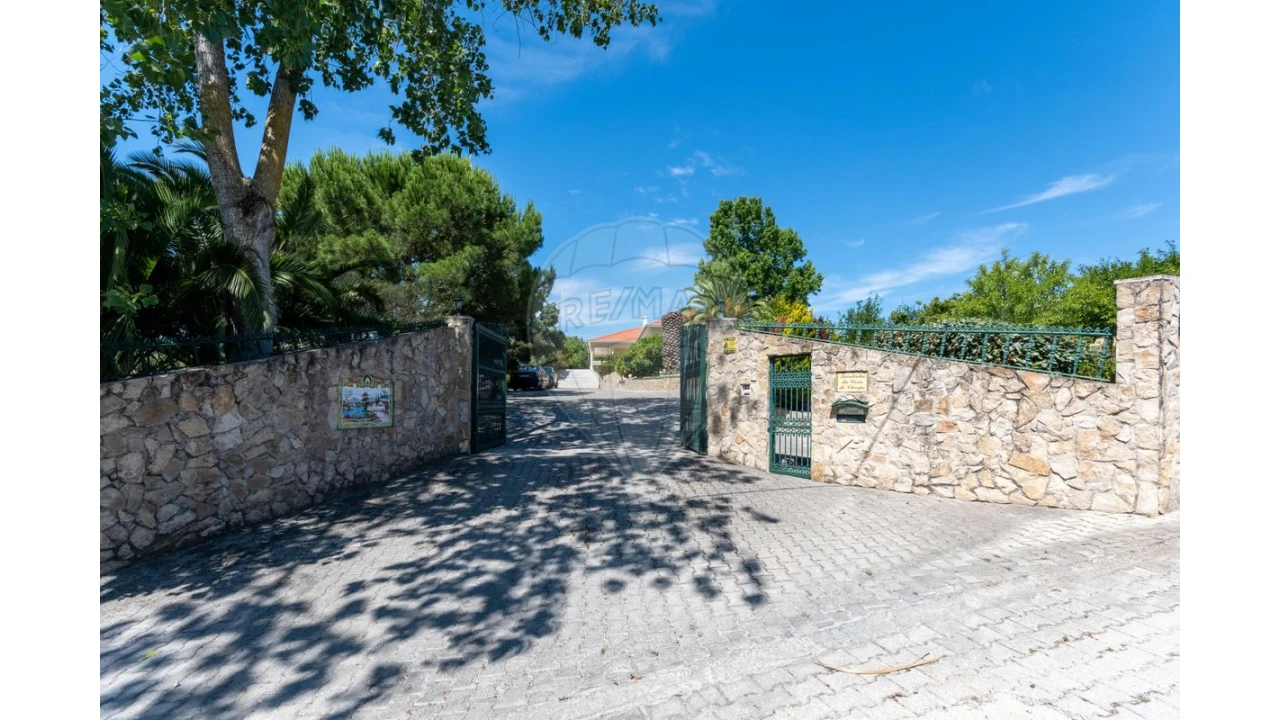 Moradia T5 para Venda em Aveiras de Cima Foto 2